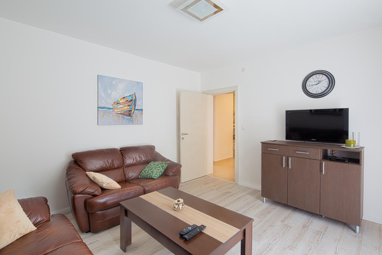 Aleksandra Apartment